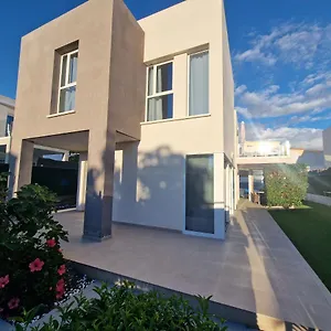 https://villa-playa-paraiso.in-canary-islands.com
